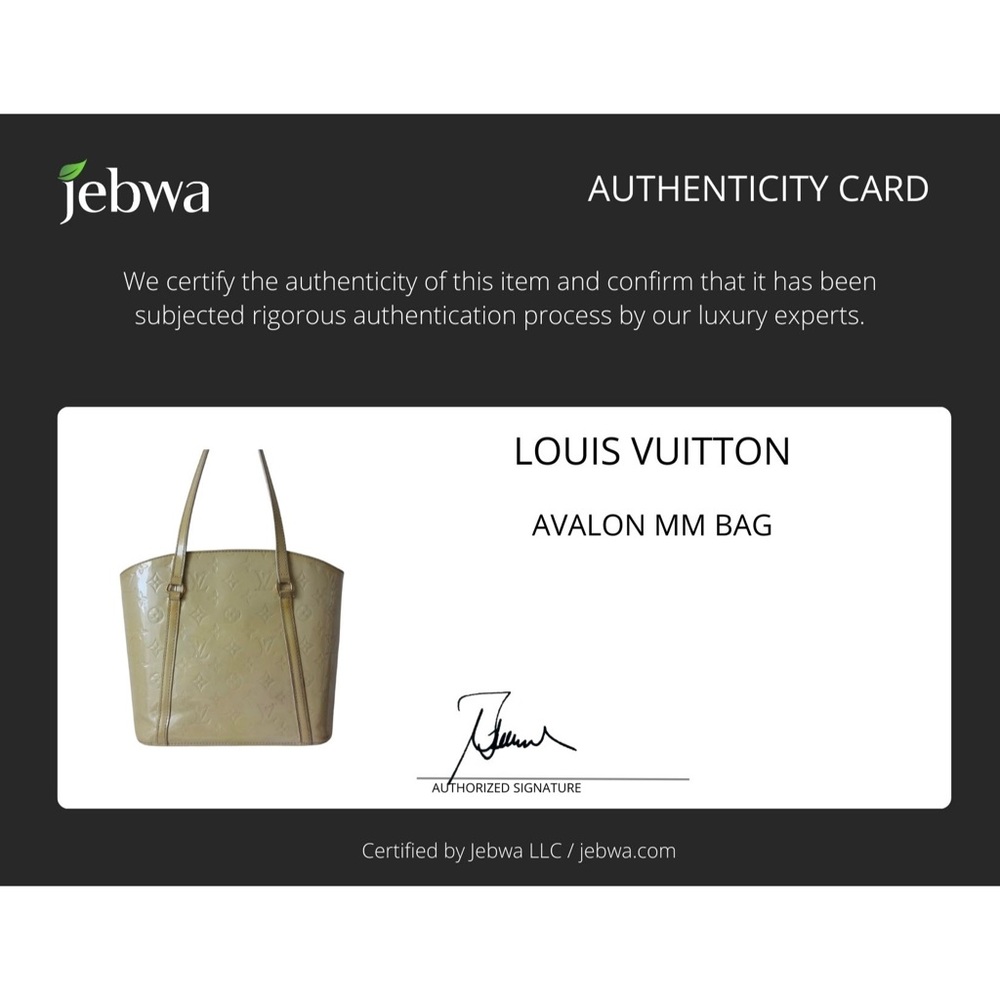 Louis Vuitton Vernis Avalon MM Handbag in Blanc Corail - Picture 16 of 16